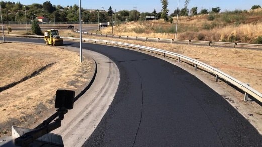 Curva de enlace pavimentada en la Ruta 5